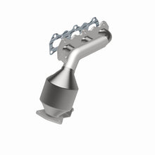 Load image into Gallery viewer, MagnaFlow Direct Fit Catalytic Converter 00 Suzuki Grand Vitara 2.5L