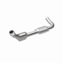 Load image into Gallery viewer, MagnaFlow Direct Fit Catalytic Converter 00-04 Ford E150 4.6L D/S