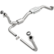 Load image into Gallery viewer, MagnaFlow Direct Fit Catalytic Converter 01-05 Chevy Blazer 4.3L 4WD