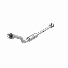 Load image into Gallery viewer, MagnaFlow Direct Fit Catalytic Converter 98-01 GM MidSize 3.1L