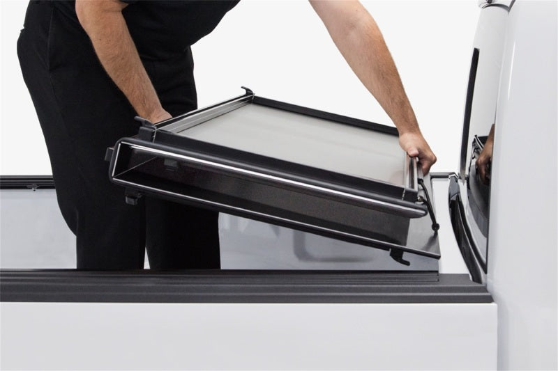 Access LOMAX Pro Series Tri-Fold Cover 2020 Jeep Gladiator 5ft Box (w/Trail Rail) - Blk Diamond Mist AJ-USA, Inc
