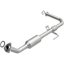 Load image into Gallery viewer, MagnaFlow Direct Fit Catalytic Converter OEM 2003-2004 Toyota Tundra Underbody - 47.125in Length