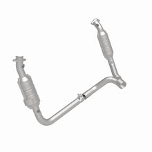 Load image into Gallery viewer, MagnaFlow Direct Fit Catalytic Converter 2006 Dodge RAM 1500 Pickup 5.7L Solid Front Axle
