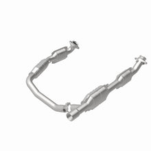 Load image into Gallery viewer, MagnaFlow Direct Fit Catalytic Converter 06 Ford E350 Van 5.4L
