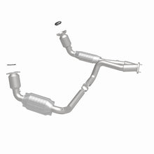 Load image into Gallery viewer, MagnaFlow Direct Fit Catalytic Converter 99-00 Chevy Pickups 4.3L