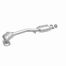 Load image into Gallery viewer, MagnaFlow Direct Fit Catalytic Converter 99-04 Subaru Forester 2.5L
