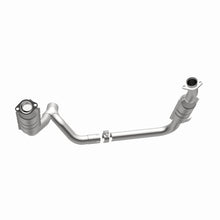 Load image into Gallery viewer, MagnaFlow Direct Fit Catalytic Converter 2006 Dodge RAM 1500 Pickup 5.7L Solid Front Axle