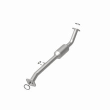 Load image into Gallery viewer, MagnaFlow Direct Fit Catalytic Converter OEM 2001-2004 Toyota Sequoia Underbody