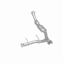 Load image into Gallery viewer, MagnaFlow Direct Fit Catalytic Converter 03-04 Ford Expedition 5.4L V8 Passenger Side