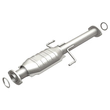 Load image into Gallery viewer, MagnaFlow Direct Fit Catalytic Converter 01-04 Toyota Tacoma 3.4L Rear