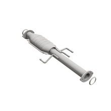 Load image into Gallery viewer, MagnaFlow Direct Fit Catalytic Converter 01-04 Toyota Tacoma 3.4L Rear