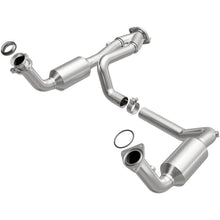 Load image into Gallery viewer, MagnaFlow DF Catalytic Conv OEM 2005 GMC Sierra/Chevrolet Silverado 1500/Cadillac Escalade Underbody