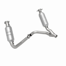 Load image into Gallery viewer, MagnaFlow Direct Fit Catalytic Converter Dakota 05-06 6 3.7L