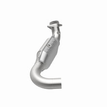 Load image into Gallery viewer, MagnaFlow Direct Fit Catalytic Converter 07-08 Expe/Nav 5.4L D/S OEM