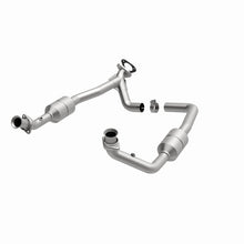 Load image into Gallery viewer, MagnaFlow Direct Fit Catalytic Converter 2002 Ford E-Series Vans 5.4L