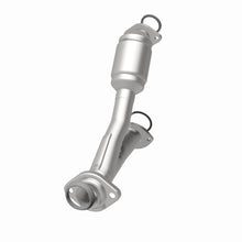 Load image into Gallery viewer, MagnaFlow Direct Fit Catalytic Converter 01-03 Highlander 3L rr OEM
