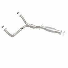 Load image into Gallery viewer, MagnaFlow Direct Fit Catalytic Converter Chevy S-10 00-02 OEM