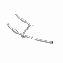 Load image into Gallery viewer, MagnaFlow Direct Fit Catalytic Converter OEM 2004-2005 Ford Explorer/Mercury Mountaineer Underbody
