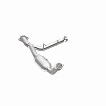 Load image into Gallery viewer, MagnaFlow Direct Fit Catalytic Converter 05 Expedition P/S 5.4L OEM