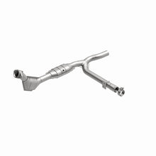 Load image into Gallery viewer, MagnaFlow Direct Fit Catalytic Converter 99-00 Ford F-150 4.6L