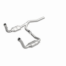 Load image into Gallery viewer, MagnaFlow Direct Fit Catalytic Converter 2009-2012 Dodge Nitro 3.7L Underbody