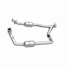 Load image into Gallery viewer, MagnaFlow Direct Fit Catalytic Converter 00-03 Ford E150 5.4L
