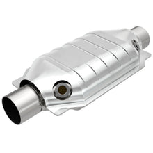 Load image into Gallery viewer, MagnaFlow Universal Catalytic Converter 2 Dual O2 Boss