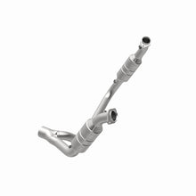 Load image into Gallery viewer, MagnaFlow Direct Fit Catalytic Converter 2006 Dodge RAM 1500 Pickup 5.7L Solid Front Axle