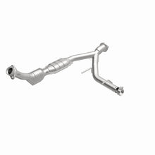 Load image into Gallery viewer, MagnaFlow Direct Fit Catalytic Converter 03-04 Ford Expedition 5.4L V8 Passenger Side