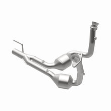 Load image into Gallery viewer, MagnaFlow Direct Fit Catalytic Converter 04 Jeep Grand Cherokee 4.7L
