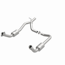 Load image into Gallery viewer, MagnaFlow Direct Fit Catalytic Converter 2009-2014 E-150 4.6 L Underbody