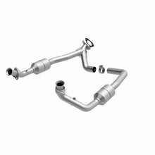 Load image into Gallery viewer, MagnaFlow Direct Fit Catalytic Converter 00-03 Ford E150 5.4L