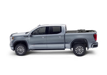 Load image into Gallery viewer, UnderCover 20-21 Jeep Gladiator 5ft Triad Bed Cover