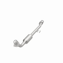 Load image into Gallery viewer, MagnaFlow Direct Fit Catalytic Converter OEM 2001-2004 Toyota Sequoia Underbody