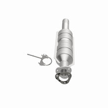 Load image into Gallery viewer, MagnaFlow Direct Fit Catalytic Converter 07-08 E-350 Super Duty 5.4 &amp; 6.8 L OEM Underbody