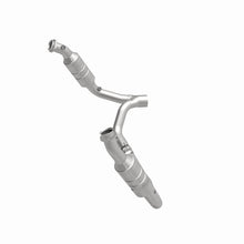 Load image into Gallery viewer, MagnaFlow Direct Fit Catalytic Converter 2006 Dodge RAM 1500 Pickup 5.7L Solid Front Axle