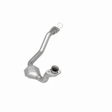 Load image into Gallery viewer, MagnaFlow Direct Fit Catalytic Converter 96-98 Explorer-Mountaineer