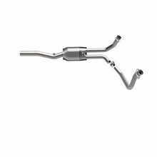 Load image into Gallery viewer, MagnaFlow Direct Fit Catalytic Converter 96-97 Dodge B1500/B2500/B3500 V8 Underbody