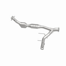 Load image into Gallery viewer, MagnaFlow Direct Fit Catalytic Converter 03-04 Ford Expedition 5.4L V8 Passenger Side