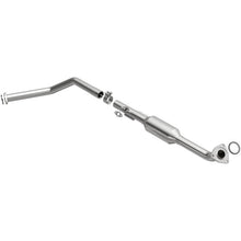 Load image into Gallery viewer, MagnaFlow Direct Fit Catalytic Converter OEM 2001-2004 Toyota Sequoia Underbody