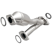 Load image into Gallery viewer, MagnaFlow Direct Fit Catalytic Converter 01-03 Highlander 3L rr OEM