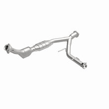 Load image into Gallery viewer, MagnaFlow Direct Fit Catalytic Converter 03-04 Ford Expedition 5.4L V8 Passenger Side