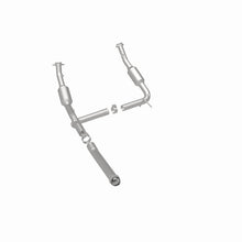 Load image into Gallery viewer, MagnaFlow Direct Fit Catalytic Converter OEM 2004-2005 Ford Explorer/Mercury Mountaineer Underbody