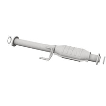 Load image into Gallery viewer, MagnaFlow Direct Fit Catalytic Converter 01-04 Toyota Tacoma 3.4L Rear