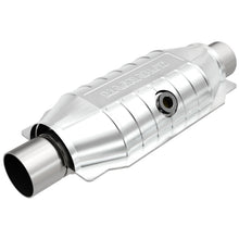Load image into Gallery viewer, MagnaFlow Universal Catalytic Converter 2.5 OBDII Rear Mid-Bed 02