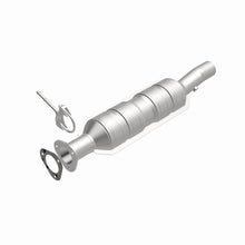 Load image into Gallery viewer, MagnaFlow Direct Fit Catalytic Converter 07-08 E-350 Super Duty 5.4 &amp; 6.8 L OEM Underbody