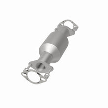 Load image into Gallery viewer, MagnaFlow Direct Fit Catalytic Converter 03-06 Kia Sorento 3.5L rear