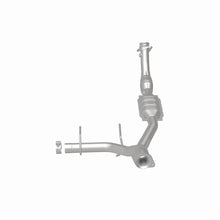 Load image into Gallery viewer, MagnaFlow Direct Fit Catalytic Converter 03-04 Ford Expedition 5.4L V8 Passenger Side
