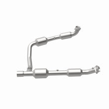 Load image into Gallery viewer, MagnaFlow Direct Fit Catalytic Converter 05-06 Ford E-350 Super Duty 5.4L