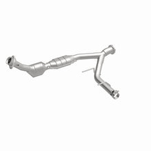 Load image into Gallery viewer, MagnaFlow Direct Fit Catalytic Converter 03-04 Ford Expedition 5.4L V8 Passenger Side